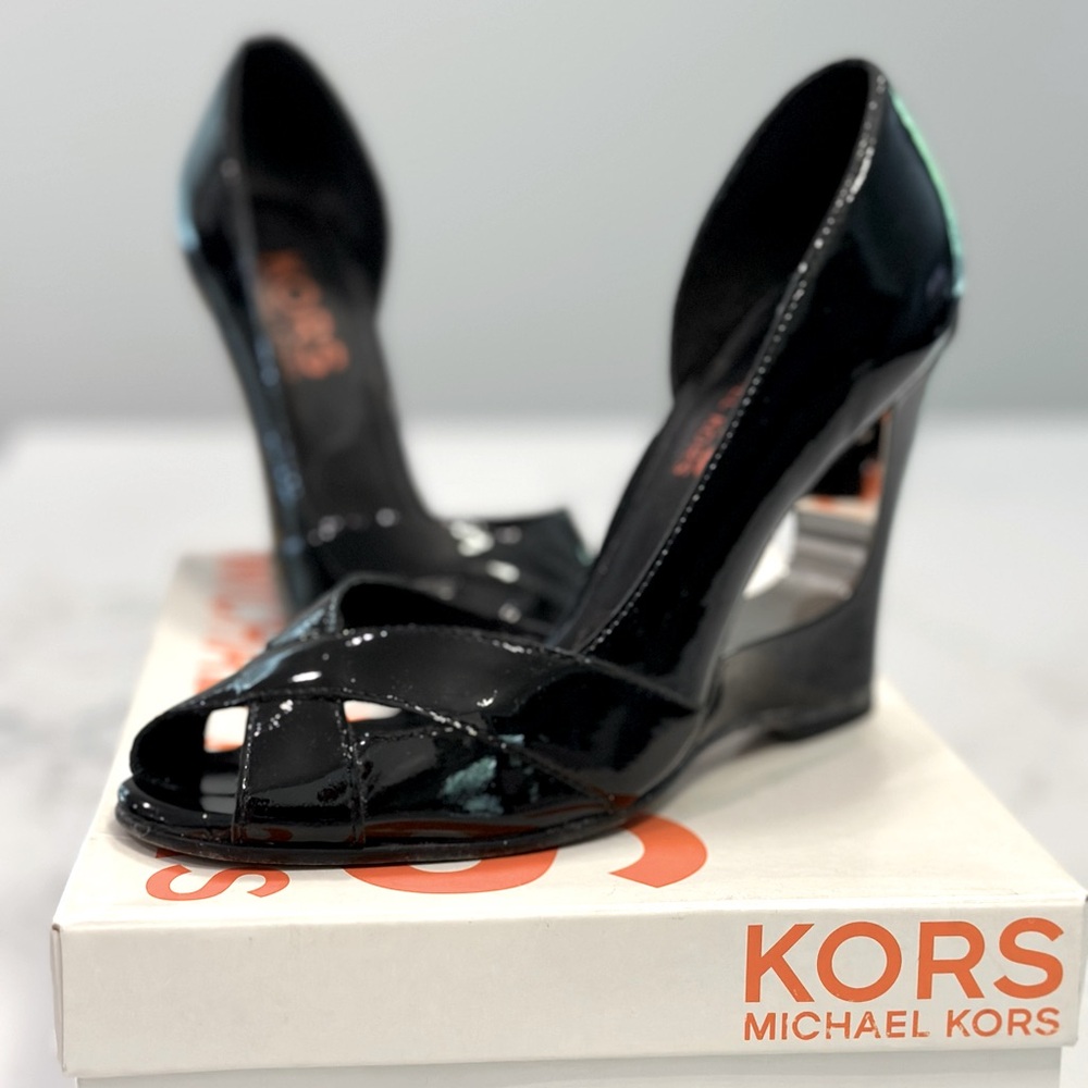Kors Michael Kors black patent peep toe wedge sz 6.5m